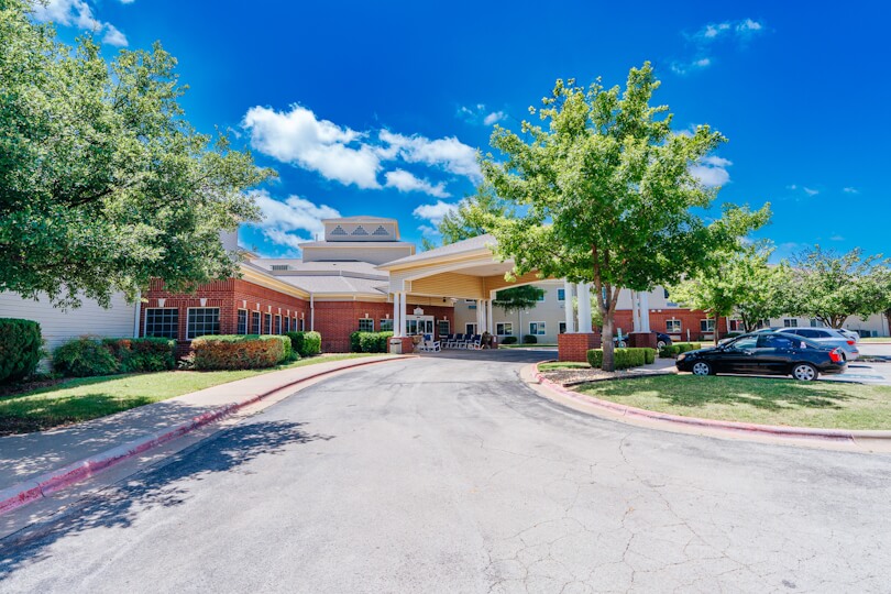 lyndale-abilene-independent-living-assisted-living-front-building